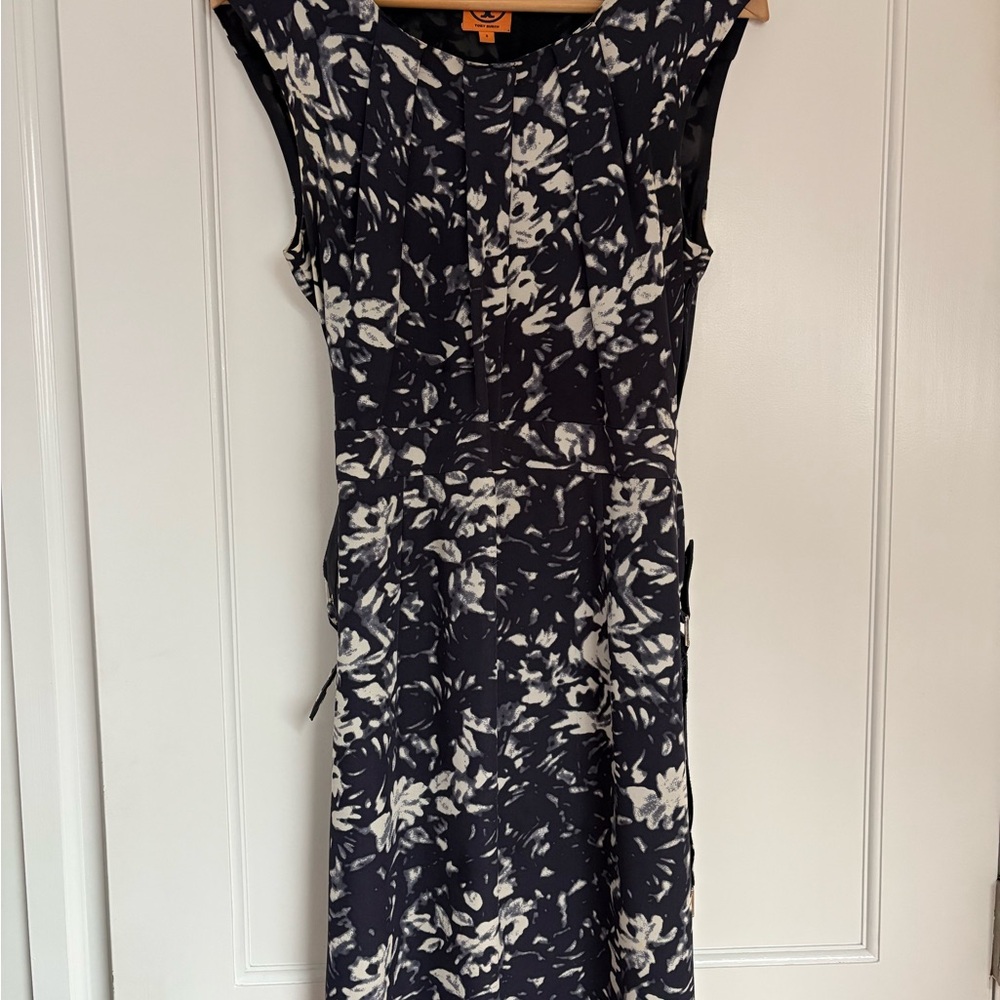 Tory Burch Women’s Navy and White Floral Sleeveless Dress w/self belt